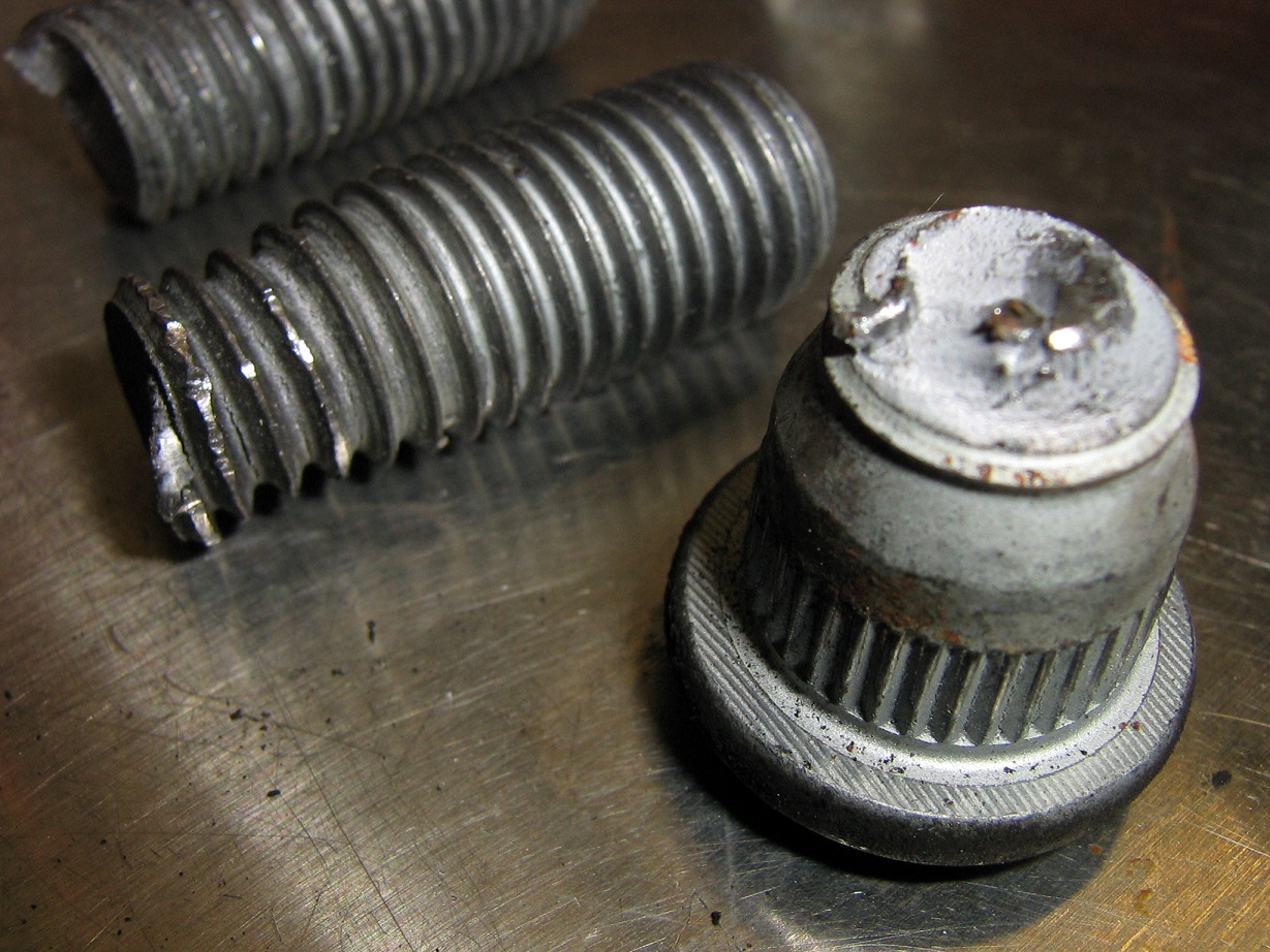 2010 4runner broken lug stud